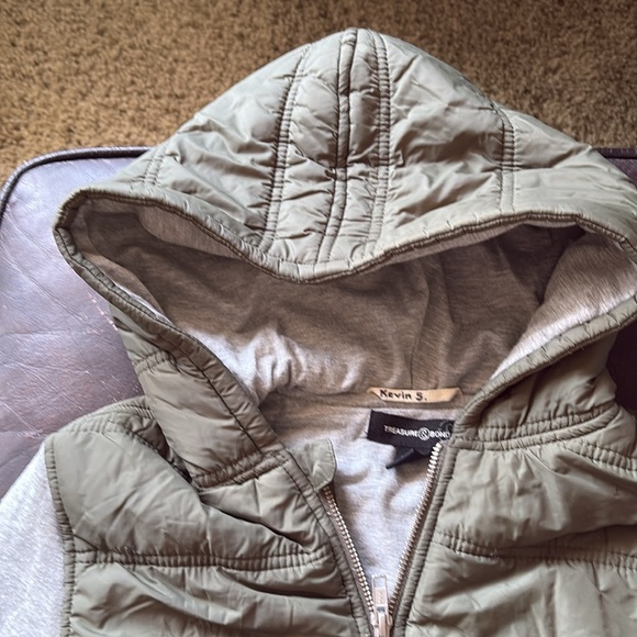 Cute army green jacket with grey sleeves! - Picture 3 of 5